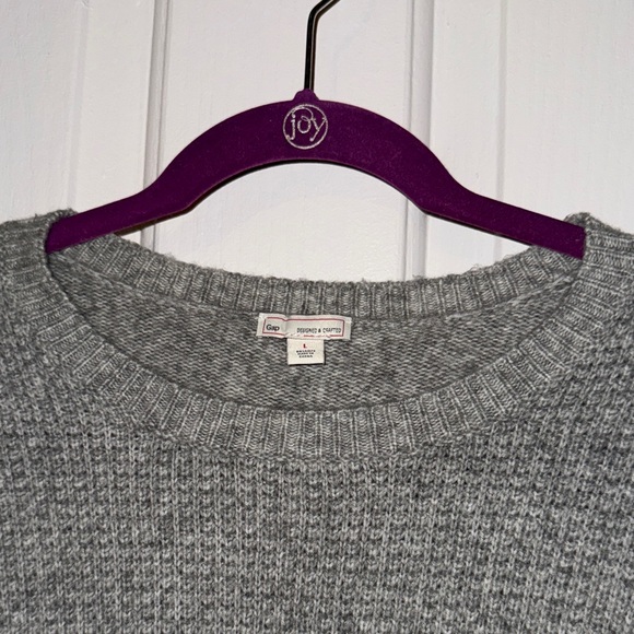 Gap women’s Gray Knit Sweater - Picture 4 of 10